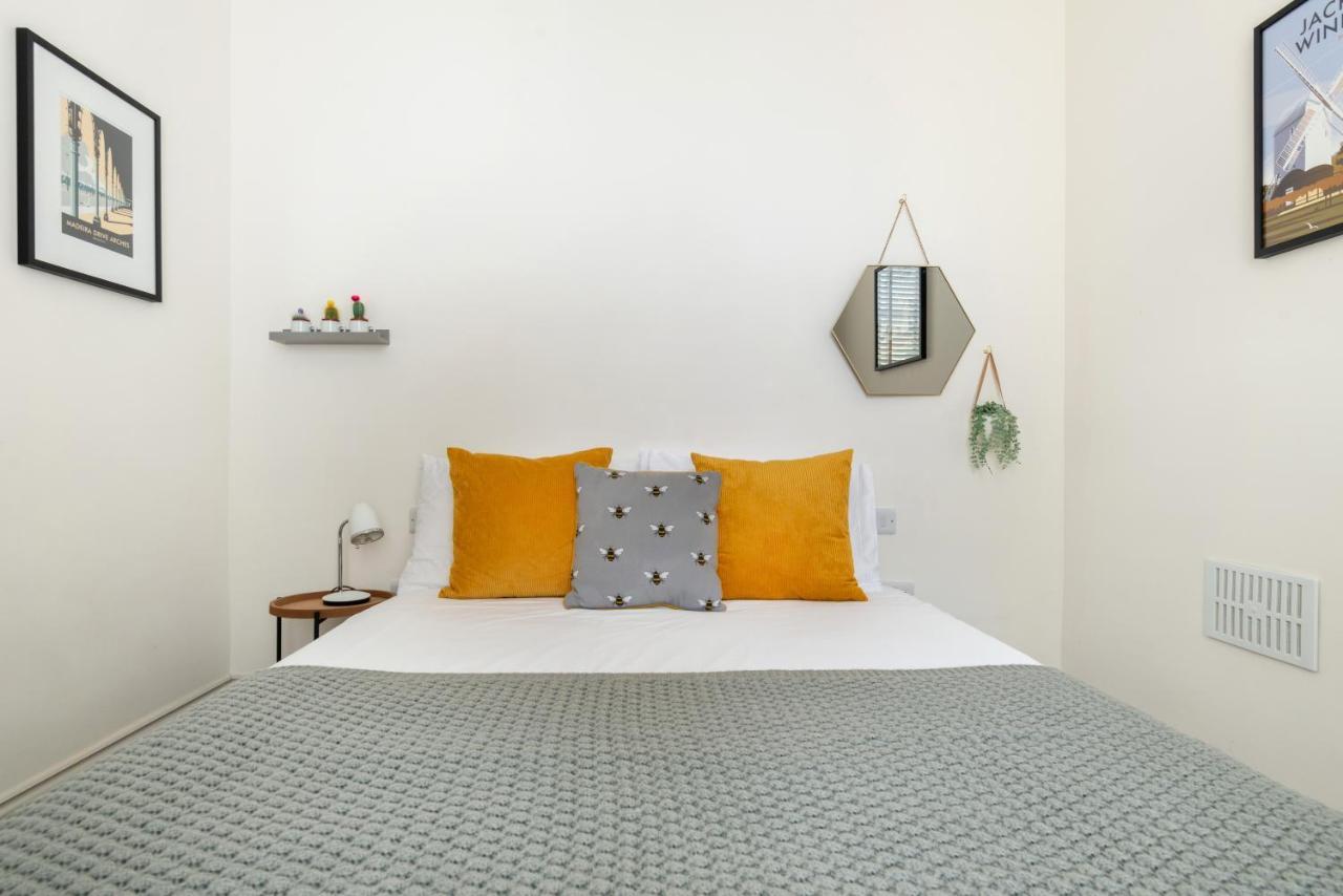 Beautiful, Central, 3 Min Walk From Beach, 2 King Doubles Brighton Exterior photo