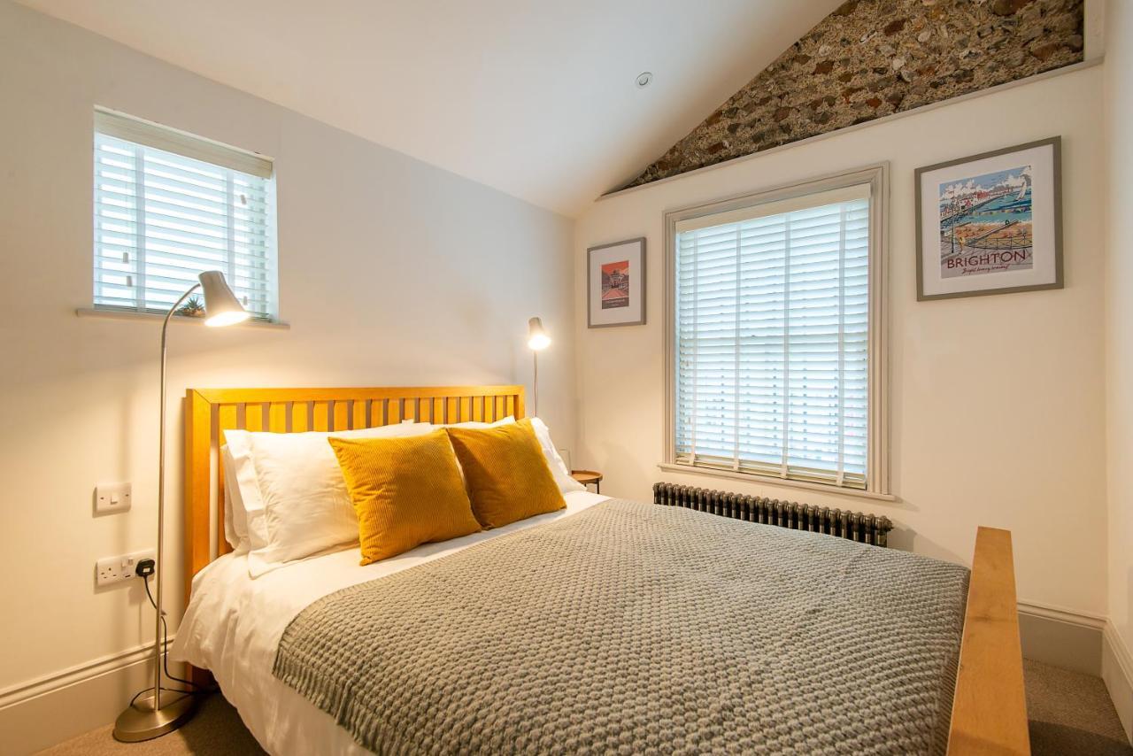 Beautiful, Central, 3 Min Walk From Beach, 2 King Doubles Brighton Exterior photo