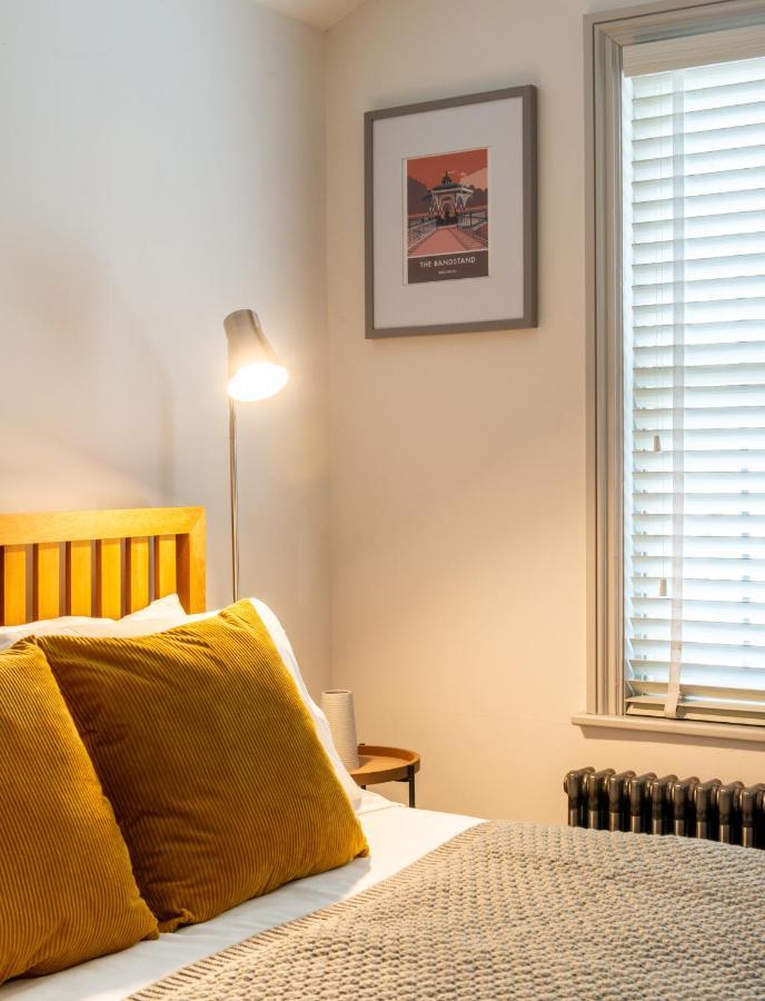 Beautiful, Central, 3 Min Walk From Beach, 2 King Doubles Brighton Exterior photo