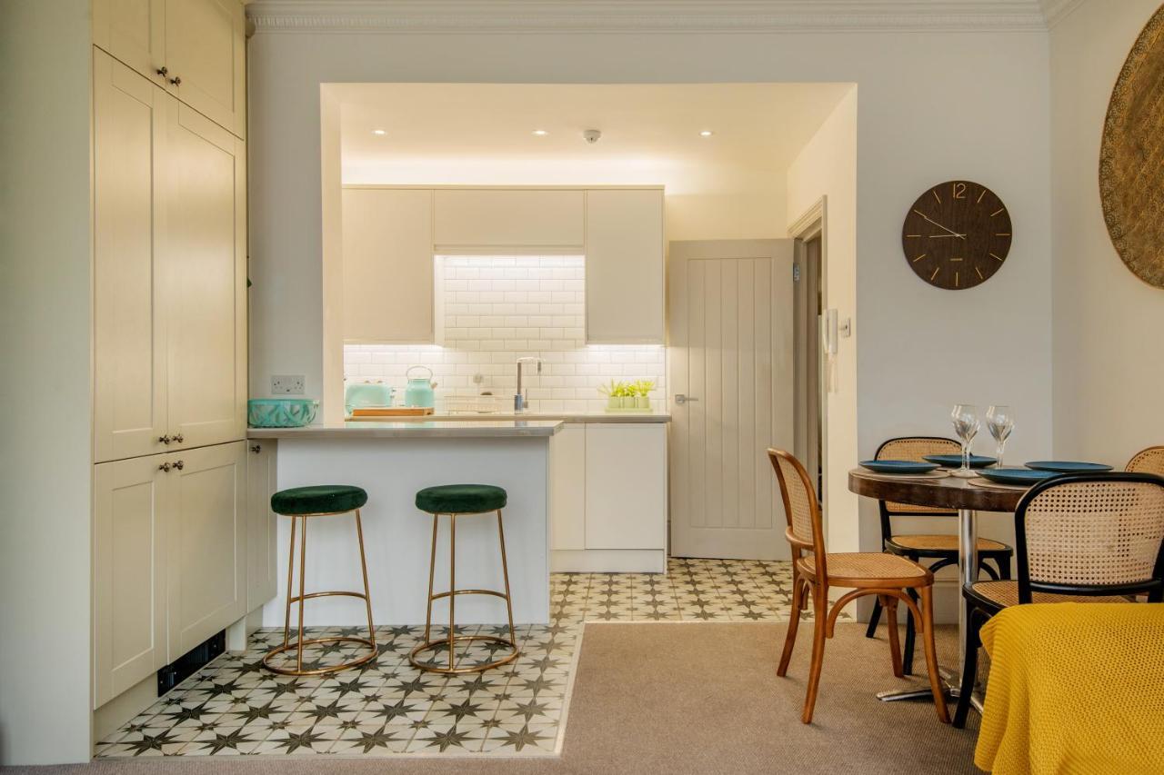 Beautiful, Central, 3 Min Walk From Beach, 2 King Doubles Brighton Exterior photo