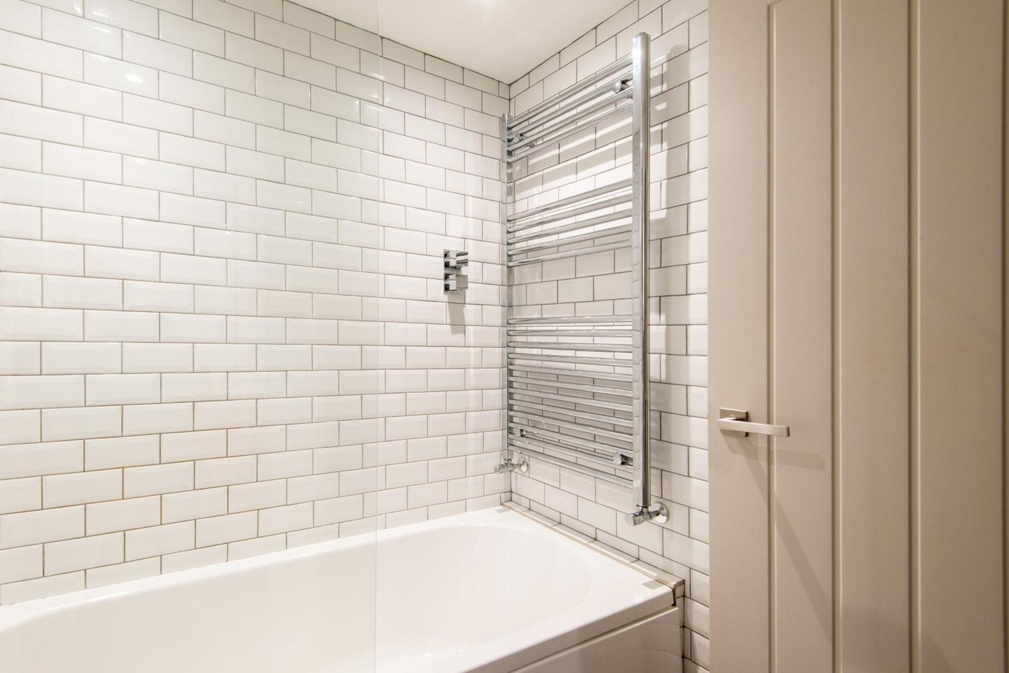 Beautiful, Central, 3 Min Walk From Beach, 2 King Doubles Brighton Exterior photo