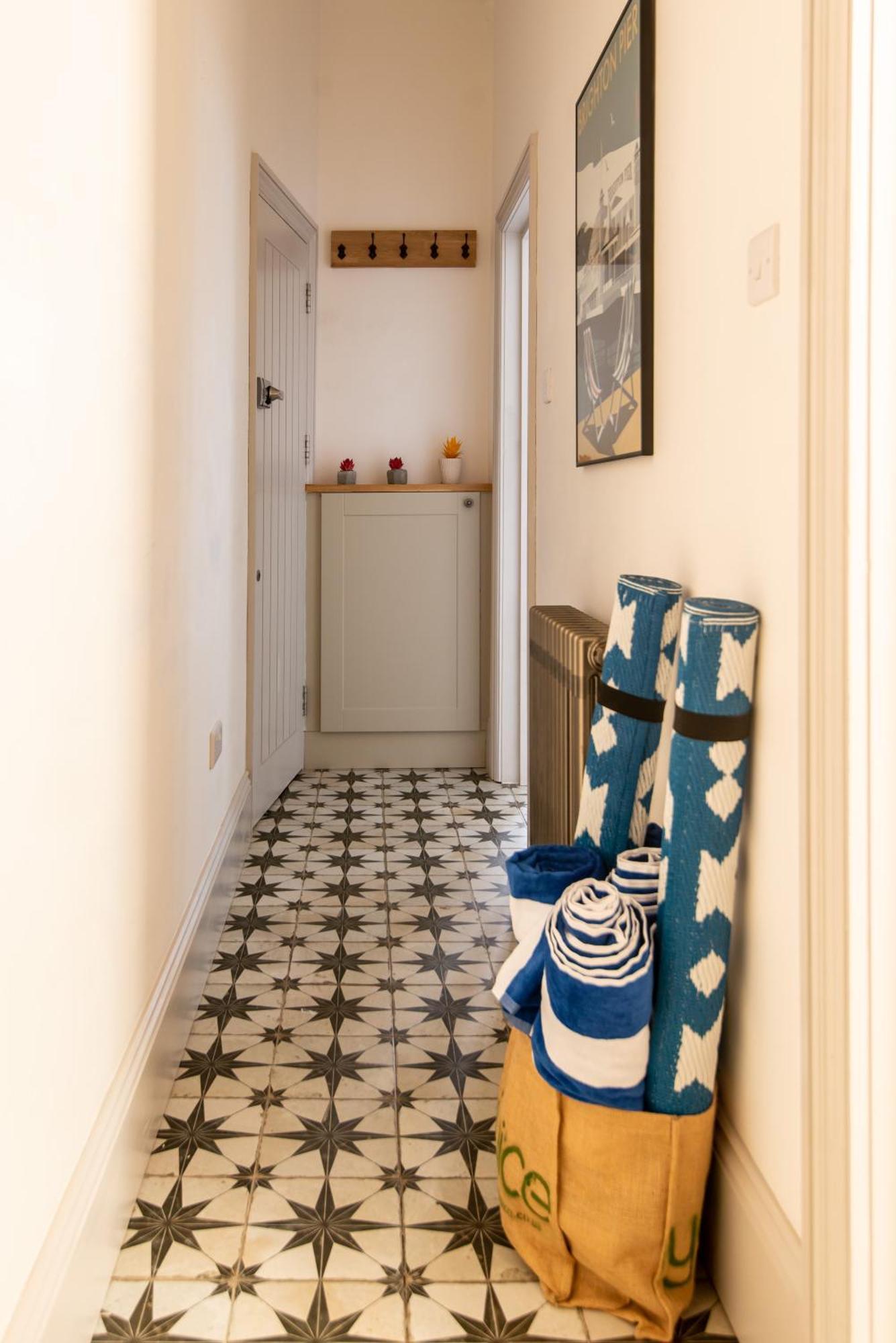 Beautiful, Central, 3 Min Walk From Beach, 2 King Doubles Brighton Exterior photo